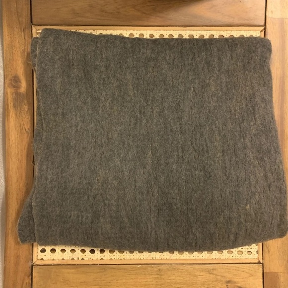 Two-tones Reversible large Blanket scarf - Picture 2 of 3